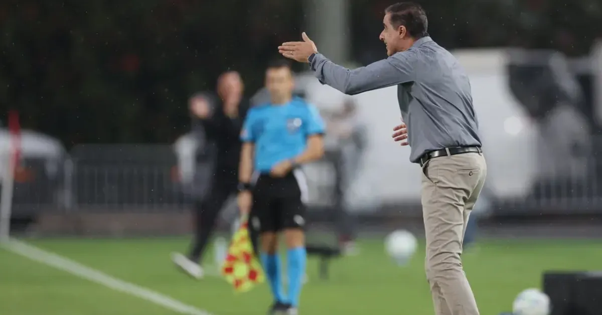 Paiva admite pressão no Botafogo e busca evolução para Libertadores