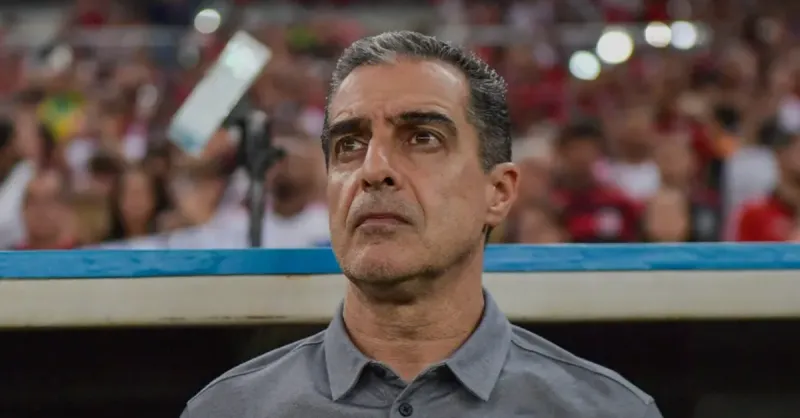 Estratégias de Paiva no Botafogo: Adaptações com Laterais-Esquerdos