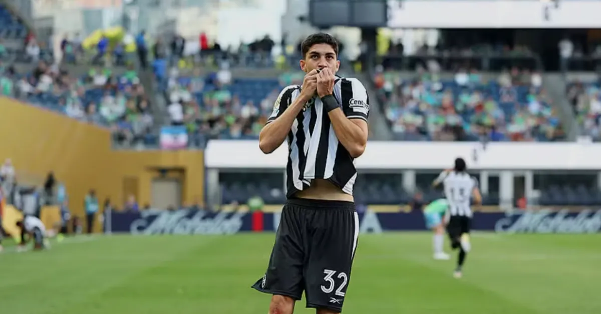 Botafogo: Venda de Jair ao Forest Rende Milhões ao Santos, Mas Há Pontos de Tensão