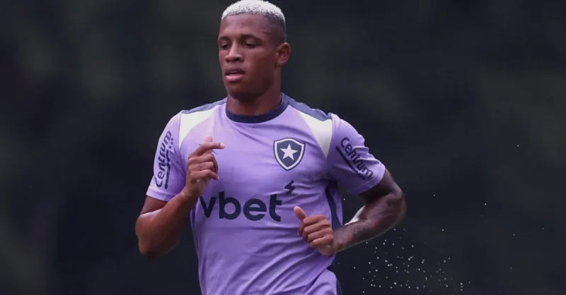 Danilo no Botafogo: Estreia Antecipada? Impacto no Meio-Campo Alvinegro