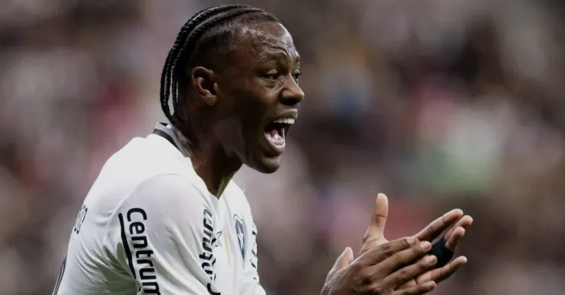 Libertadores em Risco? Lesão de Kaio Pantaleão Abala Botafogo e Urge Novo Zagueiro