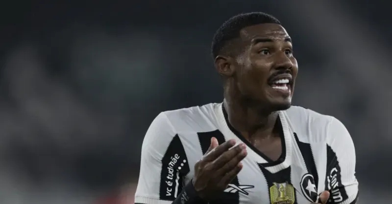 O Retorno Inesperado: Cuiabano Veste a 6 do Botafogo e Homenageia Nilton Santos