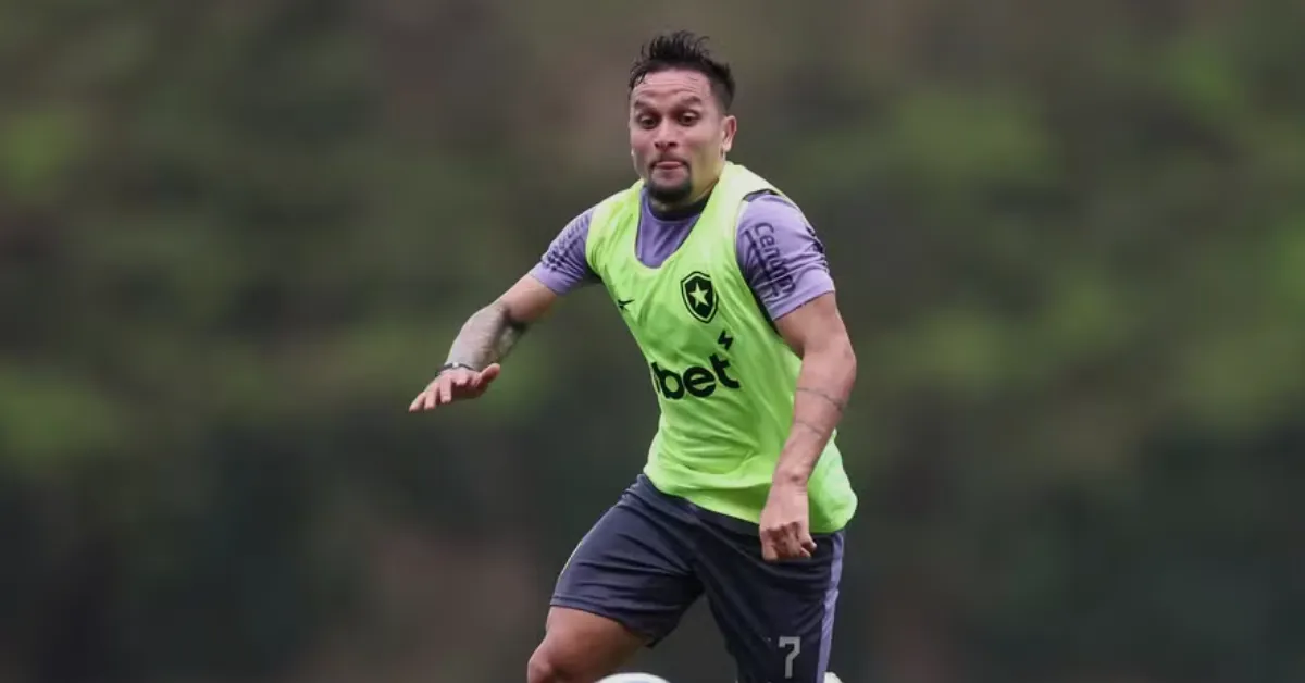 Botafogo Ganha Reforço de Artur para Confronto Decisivo contra Grêmio e Busca G-4