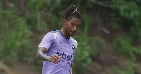 Ythallo: Novo Zagueiro do Botafogo Destaca Estilo Ofensivo e Sinergia com Bastos e Barboza